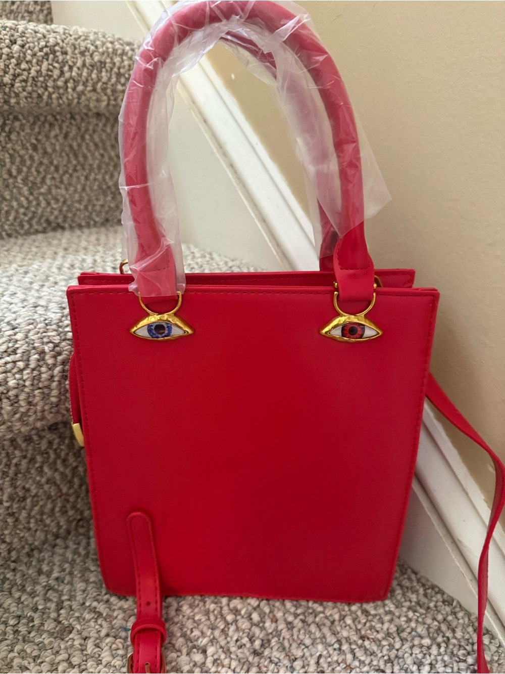 Red Sculptural Face Tote Bag - - Picture 3 of 5